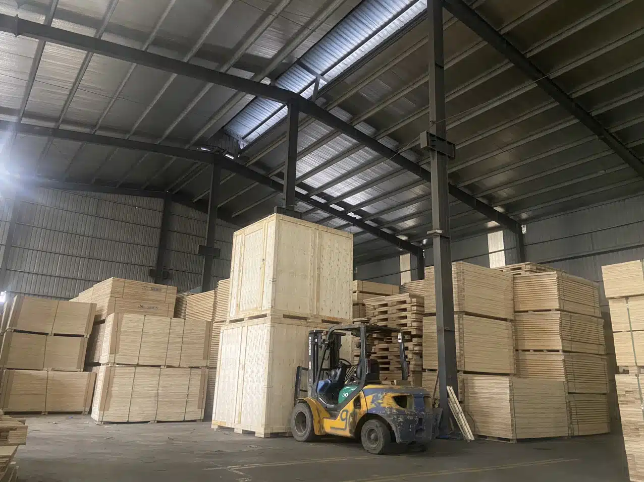 thung go trong logistic