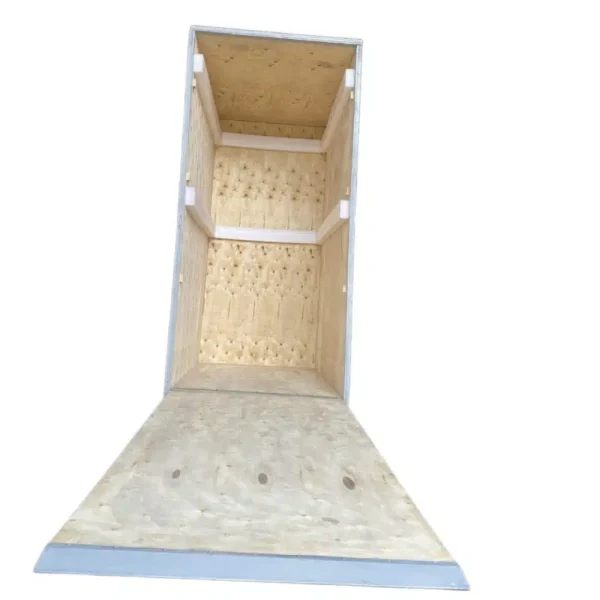 Thùng gỗ có cầu thang dốc